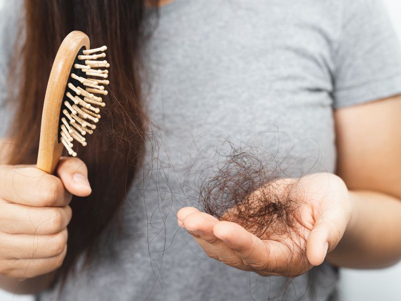 A woman having a hair thinning